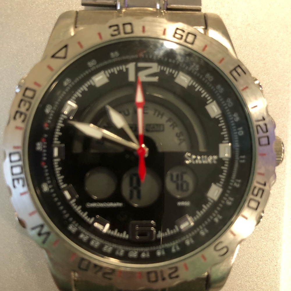 Silver men’s watch. Used, works perfectly and but in good condition. Negotiable.